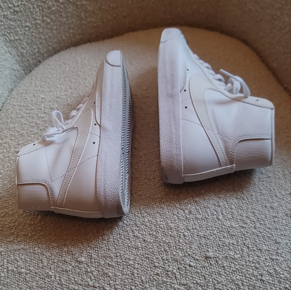 NIKE White Blazer Mid '77 Vintage Sneakers - Picture 5 of 5